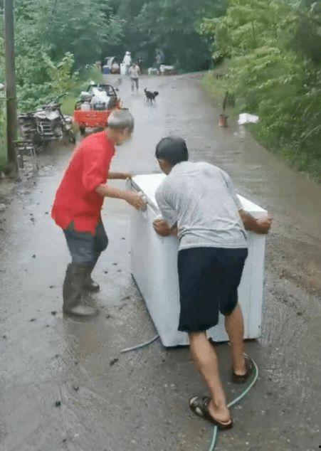 吃瓜群众风里雨里,吃瓜群众见证时代变迁